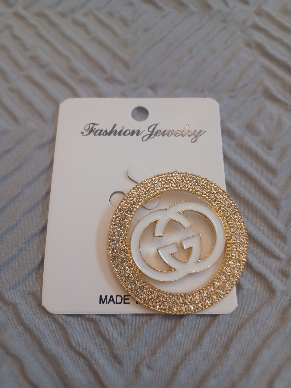 Fashion Jewelry Gold and White Interlocking Circle Brooch